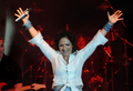 「ラテンアメリカ・ツアー（Latin American Tour）」を行っている歌手のグロリア・エステファン（Gloria Estefan）が10日、ウルグアイ・プンタデルエステ（Punta del Este）のコンラッドホテル（Conrad Hotel）でパフォーマンスを披露した（2009年4月10日撮影）。(c)AFP/MARIANA SUAREZ