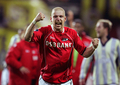 写真は、試合後に喜びを爆発させるAZアルクマールのグレタル・ステインション（%%Gretar Steinsson%%）。(c)AFP/KOEN SUYK