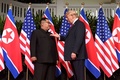 シンガポールのカペラホテルで米朝首脳会談に臨むドナルド・トランプ米大統領（右）と金正恩朝鮮労働党委員長（2018年6月12日撮影）。(c)AFP PHOTO / SAUL LOEB