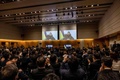 日本の国会に対し、ウクライナからオンライン形式で演説するウォロディミル・ゼレンスキー大統領（2022年3月23日撮影）。(c)Behrouz MEHRI and BEHROUZ MEHRI / POOL / AFP