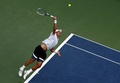 ドバイ・テニス選手権（Dubai Duty Free Tennis Championships 2014）、男子シングルス準決勝。サーブを打つトマス・ベルディハ（Tomas Berdych、2014年2月28日撮影）。(c)AFP/KARIM SAHIB
