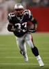 ボールを運ぶペイトリオッツのケビン・フォーク（%%Kevin Faulk%%）。(c)AFP/Getty Images Elsa