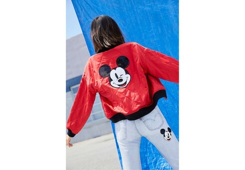 リーバイス ミッキー　コラボ　 リバーシブル ダウンベスト M 総柄　レッド LEVI'S® x DISNEY MICKEY & FRIENDS | リーバイ・ストラウス