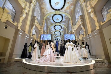 来場客がパリ装飾美術館史上最多記録、「クリスチャン・ディオール」展