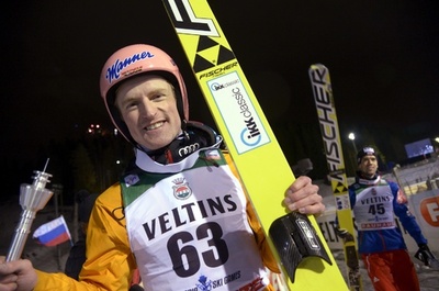 フロイント優勝で総合首位に肉薄、竹内が5位 ジャンプW杯男子