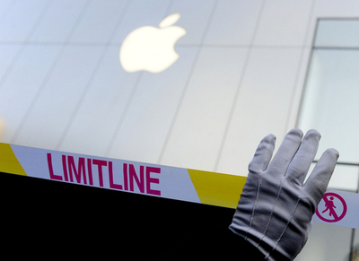 中国で「iPhone 4S」発売めぐり大混乱、販売を一時中止