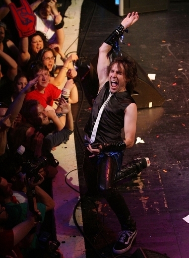 世界エアギター選手権、ダイノジ大地さん３連覇ならず