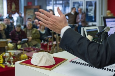 元ローマ法王の帽子、57万円で落札 仏