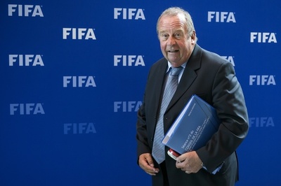 FIFA医療委員長、シーズン再開に「懐疑的」 唾吐き禁止を提案