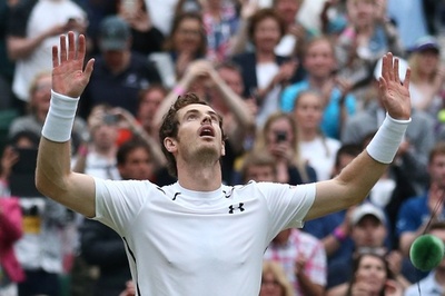 マレーがフルセットの接戦を制して4強入り、ウィンブルドン選手権