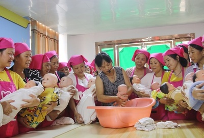 家政業の高学歴化進む中国、ベビーシッターが高収入で魅力的な職業に