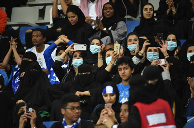 女性と食事の動画が拡散、エジプト人男性逮捕 サウジ