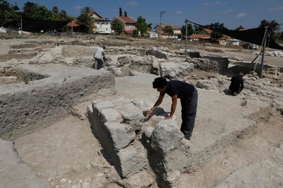 3世紀の古代陶器工房を発見、遊戯室や浴場も イスラエル