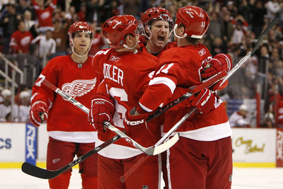 レッドウィングス コヨーテス降し3連勝