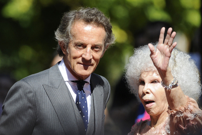 85歳の公爵夫人、25歳年下男性と結婚 スペイン