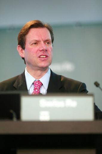 世界最大の再保険会社、過去最高純利益を発表 - スイス