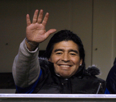 マラドーナ氏 しわの除去と二重顎の矯正