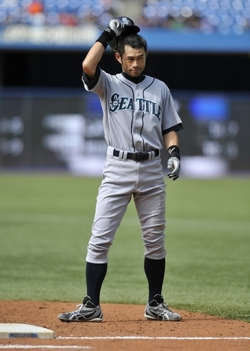 イチロー 前人未到の10年連続200安打達成