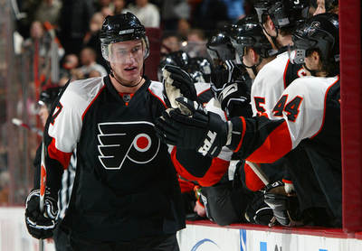 フライヤーズ メープルリーフスに勝利