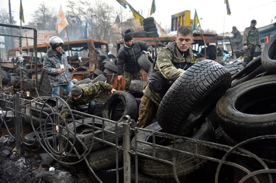 ウクライナ、反政権派が与党本部を占拠