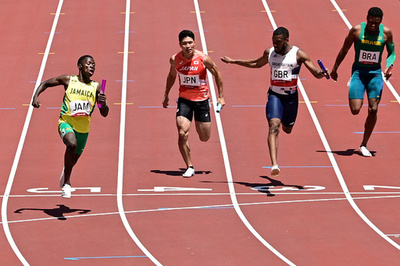 日本が男子400mリレー決勝へ、米国は敗退の波乱 東京五輪