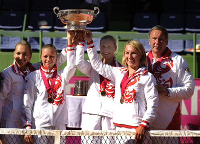 ロシア スペインを下し大会連覇を達成