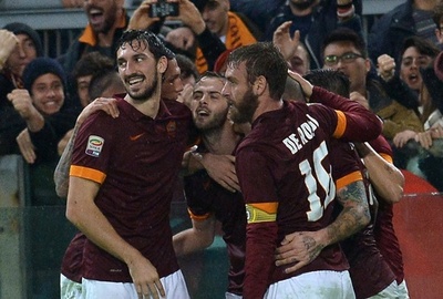 ローマがインテルとの打ち合い制す、マンチーニ監督に退席処分