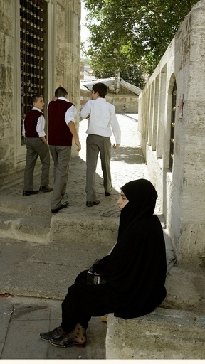 トルコの女性判事、DV夫に「謝罪文書」1000枚配布を命じる