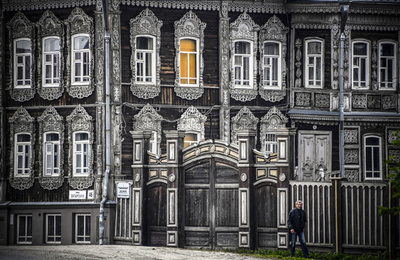 シベリアの貴重な木造住宅群 未来に暗雲