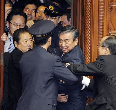 暫定税率、衆院再可決で成立