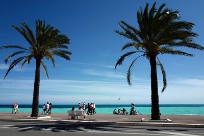 夏のバカンス救いたいEU、観光業の段階的再開計画を発表