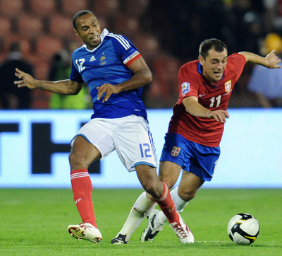 セルビアとフランスは1-1で引き分ける、W杯予選