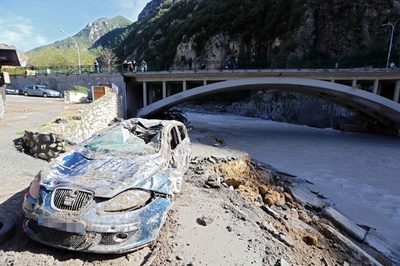 仏伊国境で洪水、4人死亡 不明者の捜索活動続く