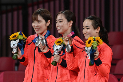 【写真特集】銀メダルを獲得した日本チーム 卓球女子団体