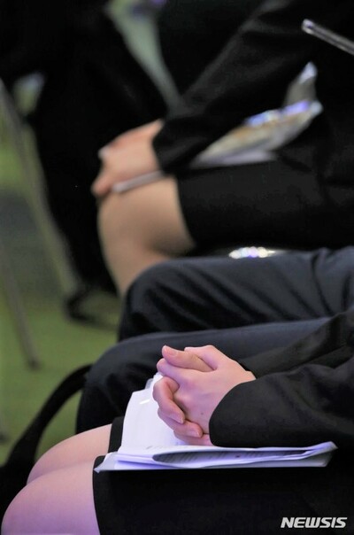 韓国・採用面接、女性志望者にいまだに「踊ってみて」「歌え」