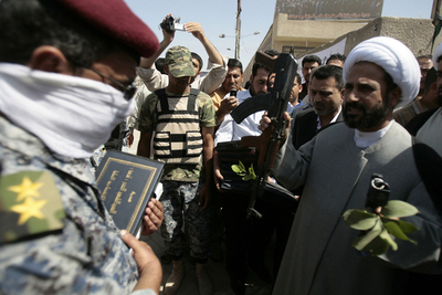 サドル師派、マフディ軍の武装解除を拒否　