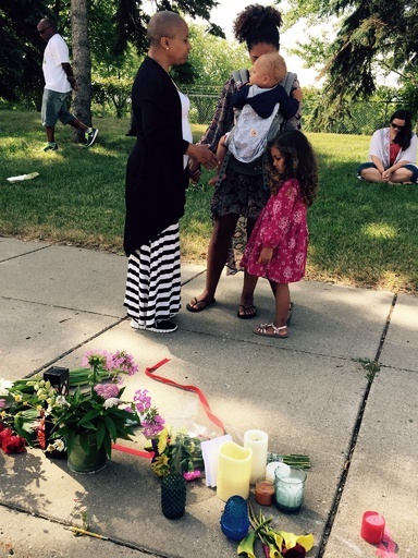 米黒人男性射殺、警官は「人種でなく銃に反応」 弁護士