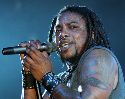 セヴンダスト テンピでコンサート開催 - 米国