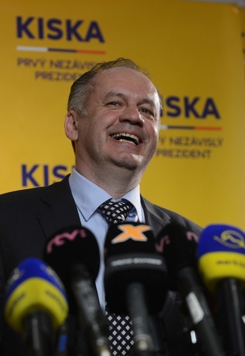 スロバキア大統領選、新人の富豪キスカ氏が現首相破る