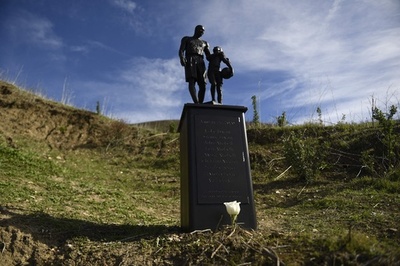 コービー氏事故死から2年、現場に特設の慰霊碑