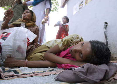 貧困層優遇の「優先入学枠」抗議の影響、病院の機能が低下 - インド