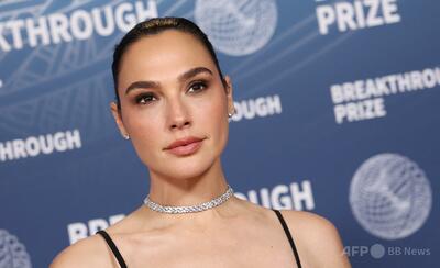 イスラエル人俳優ガル・ガドットさんの撮影妨害で5人逮捕 英