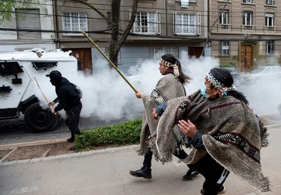 チリ先住民、自治求めるデモ 衝突で1人死亡、17人負傷