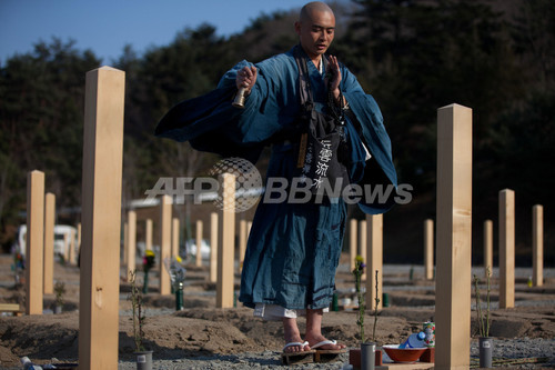 被災地で祈りを捧げる僧侶たち 写真14枚 ファッション ニュースならmode Press Powered By Afpbb News