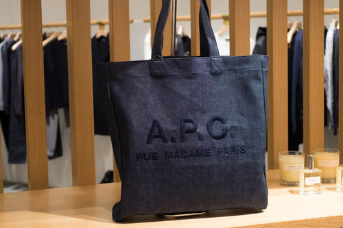 「A.P.C.」日本建築にヒントを得た京都店、四条烏丸にオープン