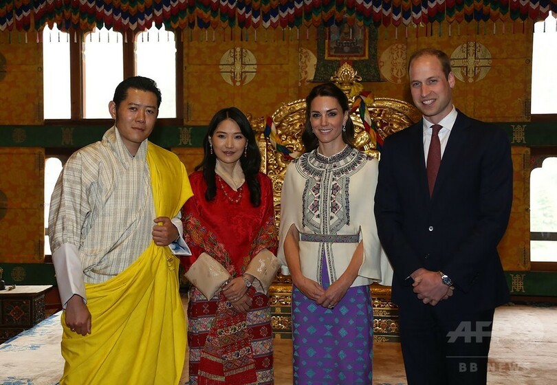 英王子夫妻、「幸せの国」ブータン初訪問 国王夫妻が歓迎