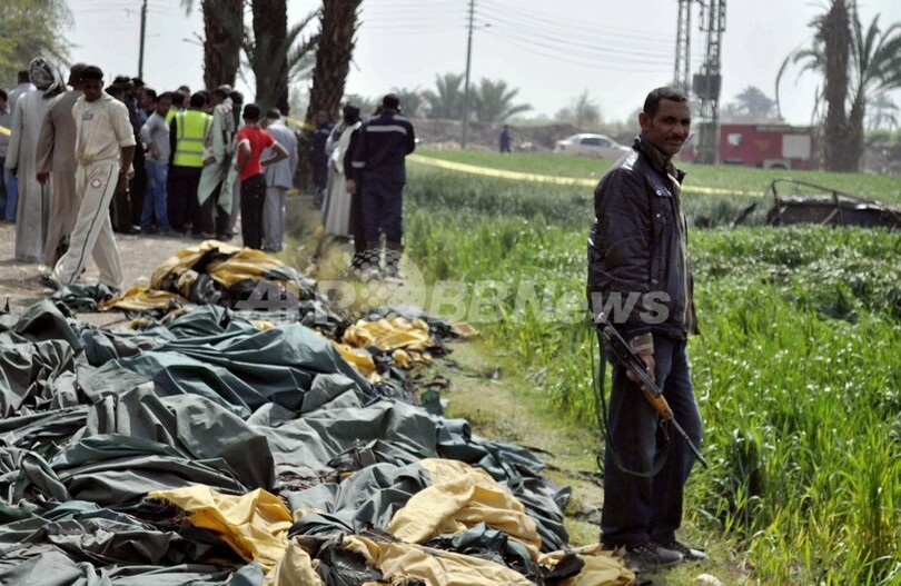 エジプトの熱気球爆発、日本人4人含む19人死亡