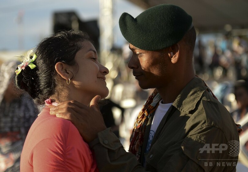 コロンビア内戦終結へ、和平に湧く左翼ゲリラ野営地