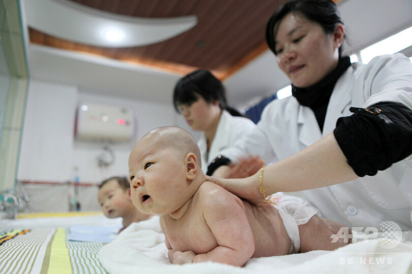 中国の出生数、昨年も前年比減 二人っ子政策奏功せず