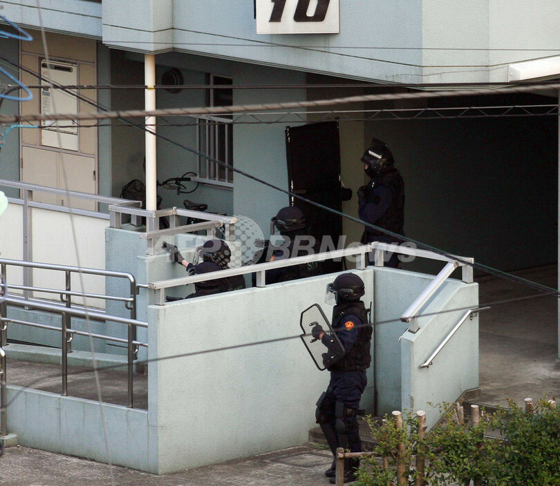 町田の立てこもり事件 警視庁特殊犯が犯人を拘束 東京 写真1枚 国際ニュース Afpbb News